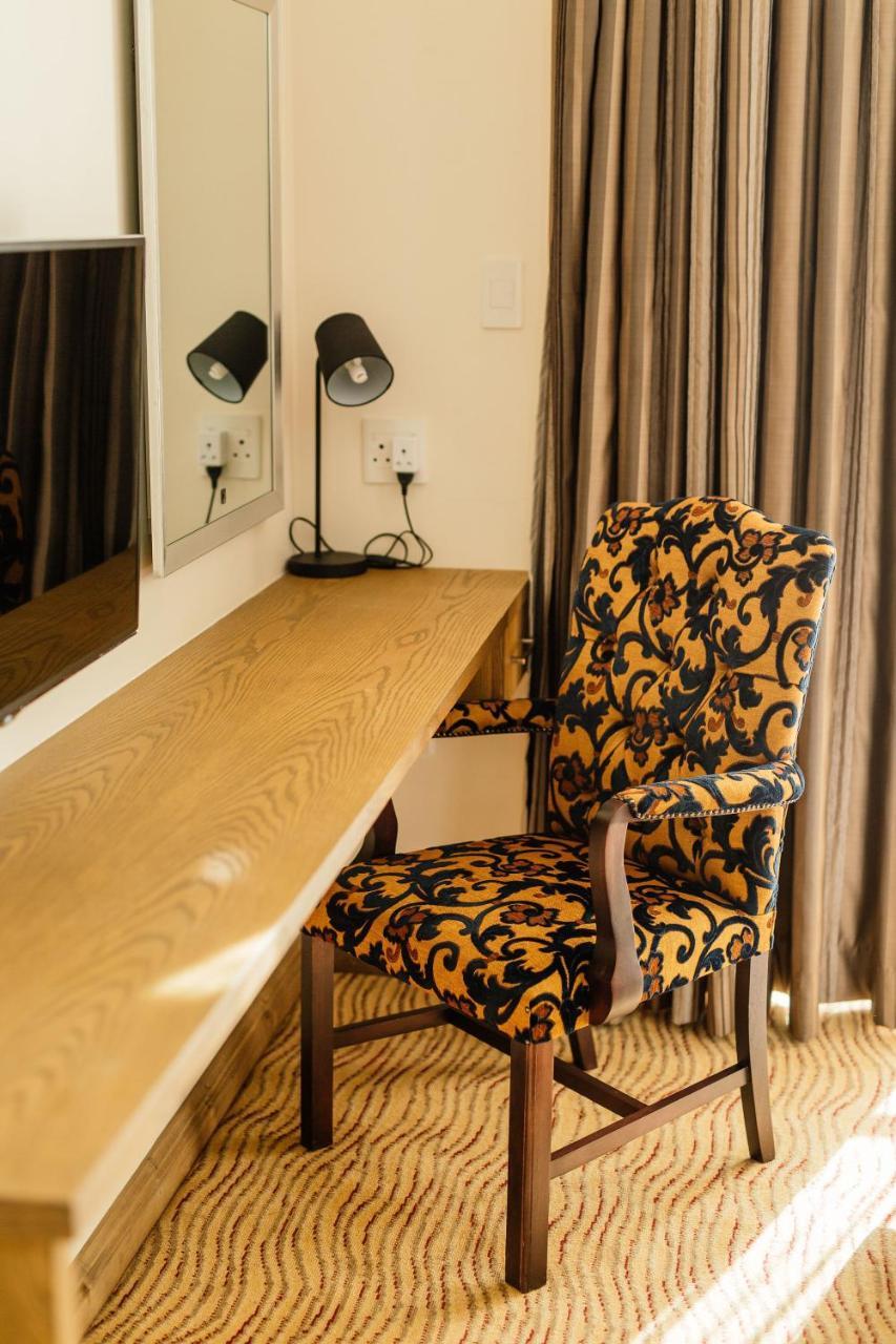 Mpilo Boutique Hotel Масеру Экстерьер фото
