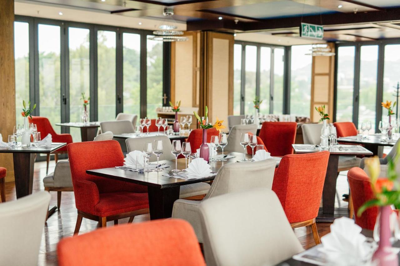 Mpilo Boutique Hotel Масеру Экстерьер фото